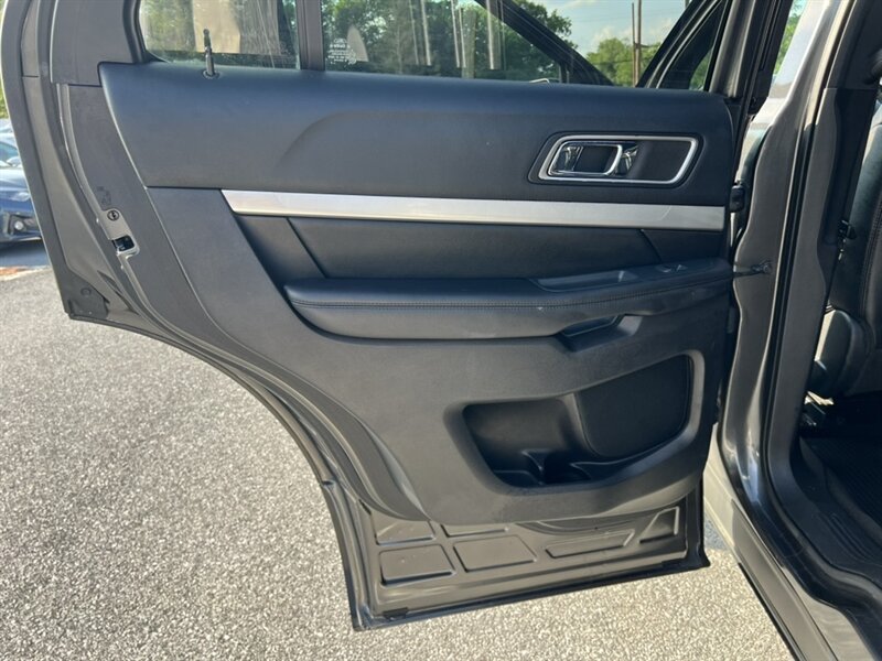 2016 Ford Explorer XLT photo 11