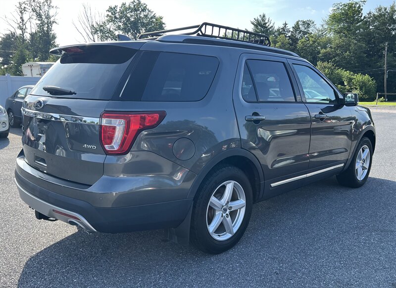 2016 Ford Explorer XLT photo 6