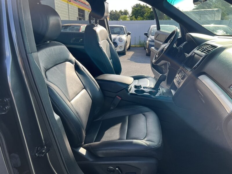 2016 Ford Explorer XLT photo 22