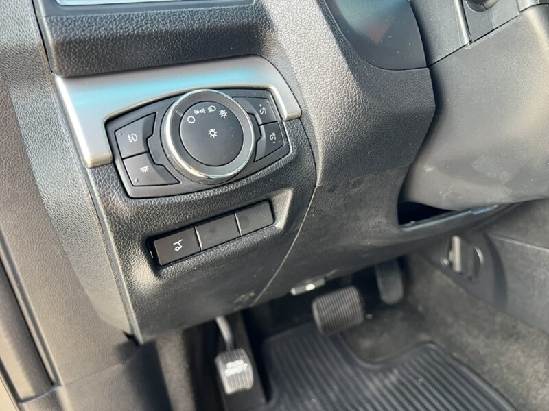 2016 Ford Explorer XLT photo 23