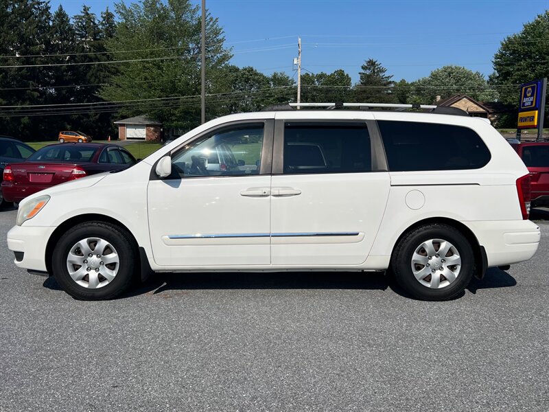2008 Hyundai Entourage GLS - Photo 1 - Jonestown, PA 17038
