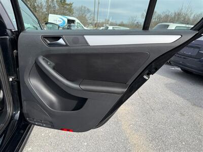 2011 Volkswagen Jetta SEL PZEV   - Photo 15 - Jonestown, PA 17038