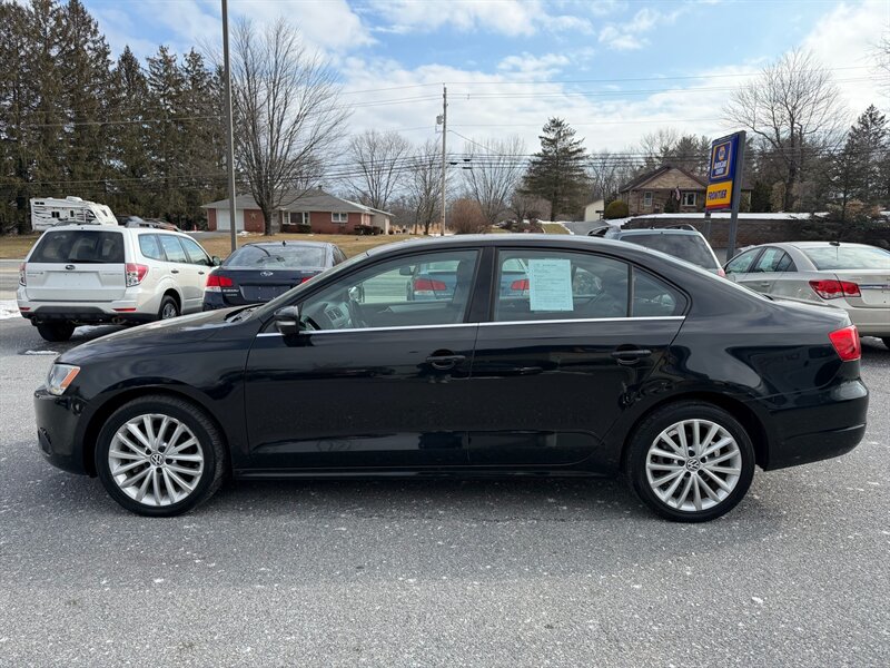 2011 Volkswagen Jetta SEL PZEV   - Photo 1 - Jonestown, PA 17038