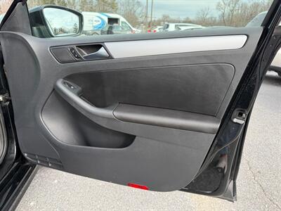 2011 Volkswagen Jetta SEL PZEV   - Photo 23 - Jonestown, PA 17038