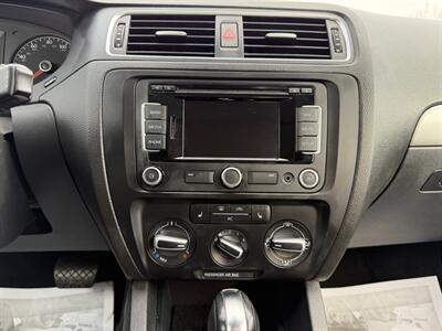 2011 Volkswagen Jetta SEL PZEV   - Photo 22 - Jonestown, PA 17038