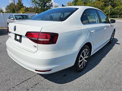 2017 Volkswagen Jetta 1.4T SE   - Photo 4 - Jonestown, PA 17038