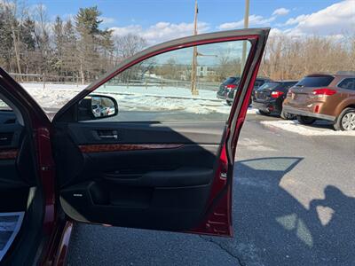 2011 Subaru Legacy 2.5i Limited   - Photo 17 - Jonestown, PA 17038