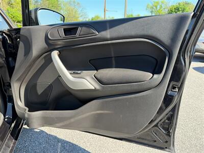 2013 Ford Fiesta SE   - Photo 15 - Jonestown, PA 17038