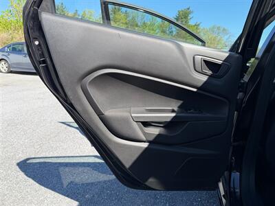2013 Ford Fiesta SE   - Photo 12 - Jonestown, PA 17038