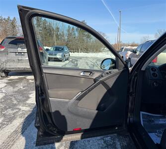 2015 Volkswagen Tiguan S 4Motion - Photo 9 - Jonestown, PA 17038