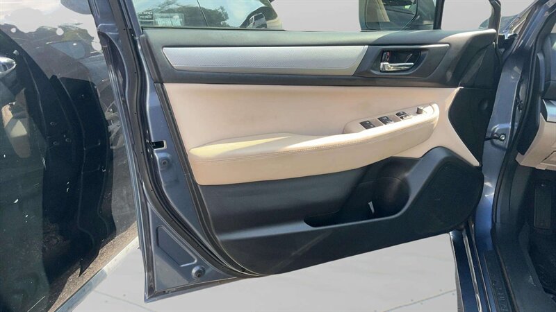 2016 Subaru Legacy 2.5i Premium - Photo 7 - Jonestown, PA 17038