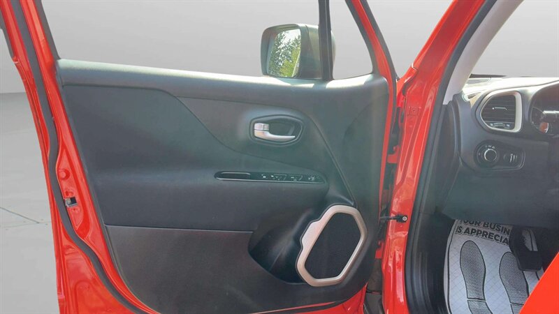 2015 Jeep Renegade Sport - Photo 11 - Jonestown, PA 17038