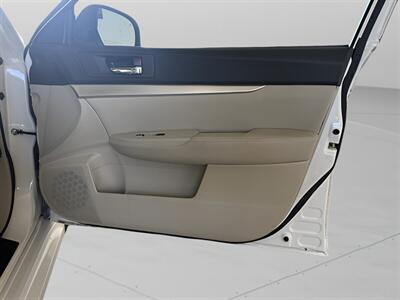 2011 Subaru Legacy 2.5i Premium   - Photo 15 - Jonestown, PA 17038