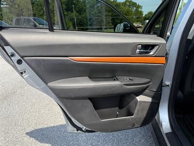 2014 Subaru Outback 2.5i Limited   - Photo 11 - Jonestown, PA 17038