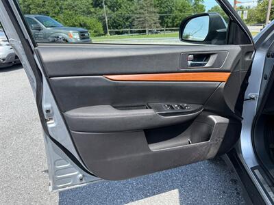 2014 Subaru Outback 2.5i Limited   - Photo 9 - Jonestown, PA 17038