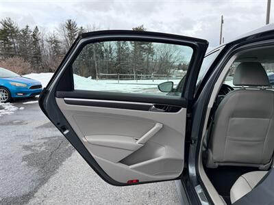 2017 Volkswagen Passat 1.8T R-Line   - Photo 11 - Jonestown, PA 17038