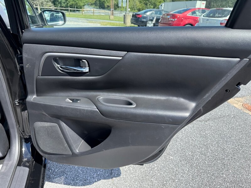 2015 Nissan Altima 2.5   - Photo 10 - Jonestown, PA 17038