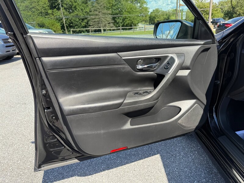 2015 Nissan Altima 2.5   - Photo 13 - Jonestown, PA 17038