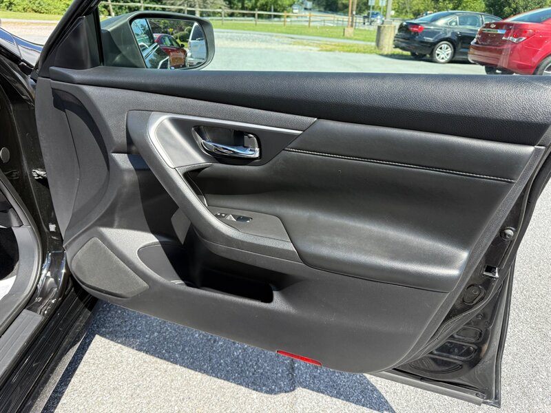 2015 Nissan Altima 2.5   - Photo 9 - Jonestown, PA 17038