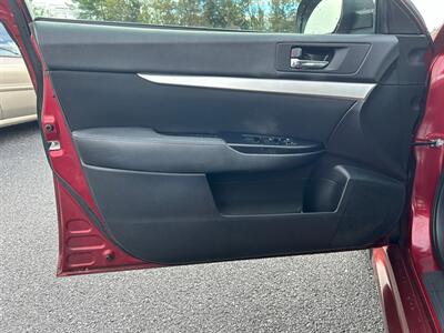 2011 Subaru Legacy 2.5i Premium   - Photo 17 - Jonestown, PA 17038