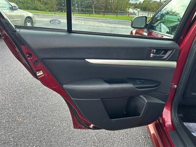 2011 Subaru Legacy 2.5i Premium   - Photo 16 - Jonestown, PA 17038