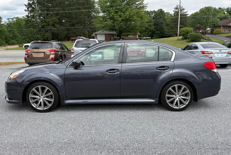 2013 Subaru Legacy 2.5i Premium   - Photo 1 - Jonestown, PA 17038