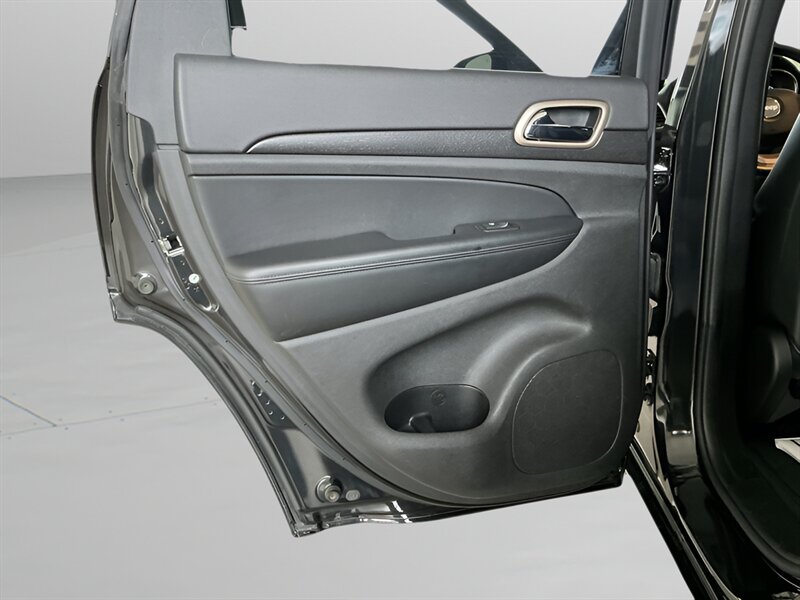 2015 Jeep Grand Cherokee Laredo - Photo 13 - Jonestown, PA 17038
