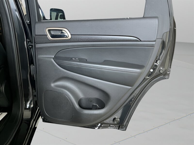 2015 Jeep Grand Cherokee Laredo - Photo 18 - Jonestown, PA 17038