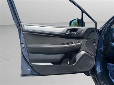 2018 Subaru Outback 2.5i Premium   - Photo 9 - Jonestown, PA 17038