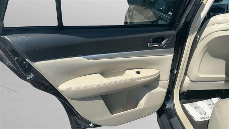2012 Subaru Outback 2.5i Premium - Photo 14 - Jonestown, PA 17038