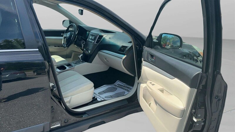 2012 Subaru Outback 2.5i Premium - Photo 11 - Jonestown, PA 17038
