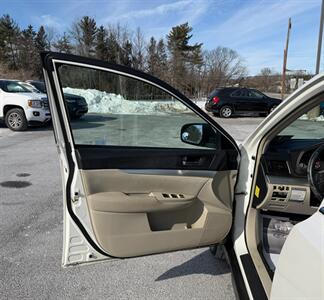 2011 Subaru Outback 2.5i Premium   - Photo 9 - Jonestown, PA 17038