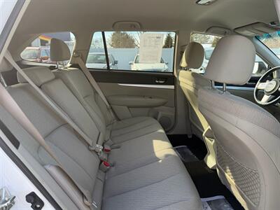 2011 Subaru Outback 2.5i Premium   - Photo 15 - Jonestown, PA 17038