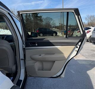 2011 Subaru Outback 2.5i Premium   - Photo 14 - Jonestown, PA 17038