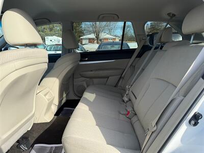 2011 Subaru Outback 2.5i Premium   - Photo 12 - Jonestown, PA 17038