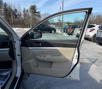2011 Subaru Outback 2.5i Premium   - Photo 17 - Jonestown, PA 17038