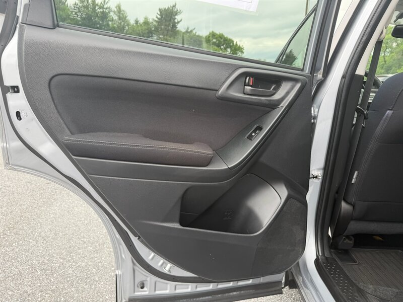 2015 Subaru Forester 2.5i Premium - Photo 11 - Jonestown, PA 17038