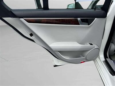 2012 Mercedes-Benz C 300 Sport 4MATIC - Photo 7 - Jonestown, PA 17038