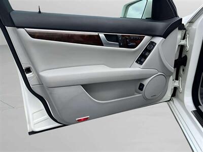 2012 Mercedes-Benz C 300 Sport 4MATIC - Photo 5 - Jonestown, PA 17038