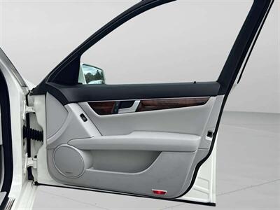 2012 Mercedes-Benz C 300 Sport 4MATIC - Photo 12 - Jonestown, PA 17038