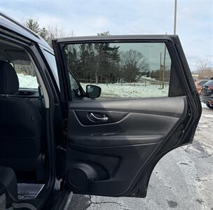 2018 Nissan Rogue S   - Photo 14 - Jonestown, PA 17038