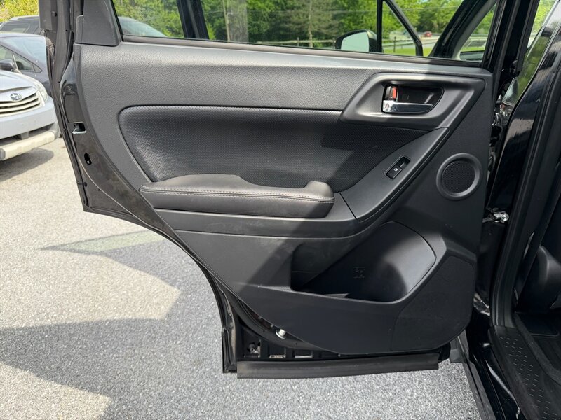 2016 Subaru Forester 2.5i Limited - Photo 11 - Jonestown, PA 17038