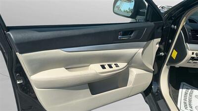 2014 Subaru Outback 2.5i Premium   - Photo 12 - Jonestown, PA 17038