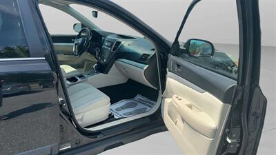 2014 Subaru Outback 2.5i Premium   - Photo 11 - Jonestown, PA 17038