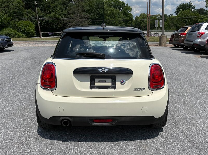 2017 MINI Hardtop 2 Door Cooper - Photo 8 - Jonestown, PA 17038