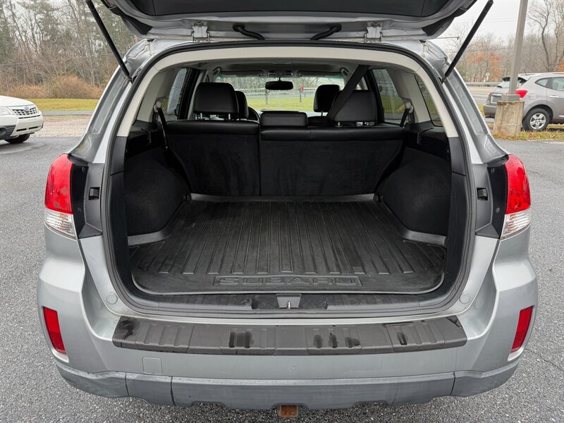 2011 Subaru Outback 3.6R Limited - Photo 13 - Jonestown, PA 17038