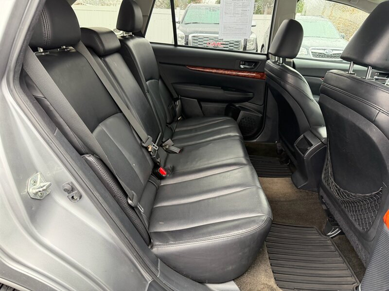 2011 Subaru Outback 3.6R Limited - Photo 14 - Jonestown, PA 17038
