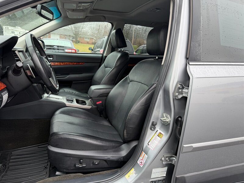 2011 Subaru Outback 3.6R Limited - Photo 9 - Jonestown, PA 17038