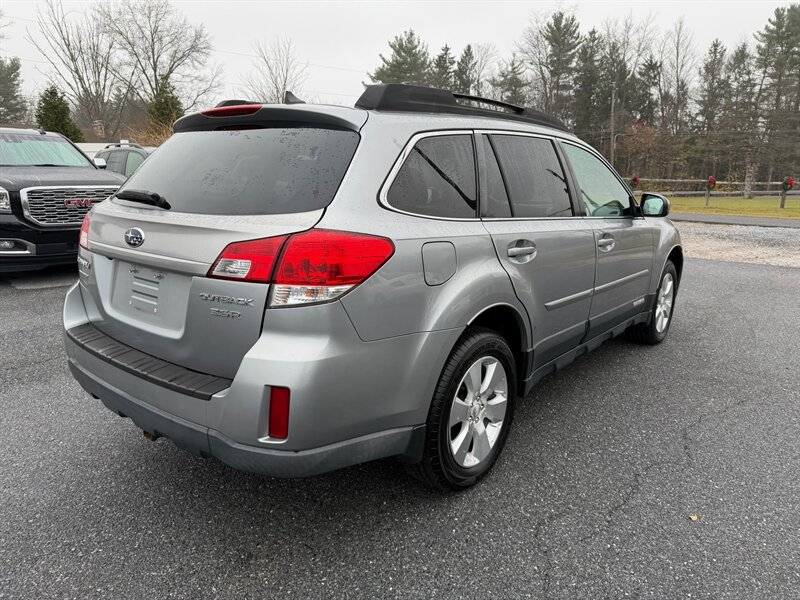 2011 Subaru Outback 3.6R Limited - Photo 6 - Jonestown, PA 17038