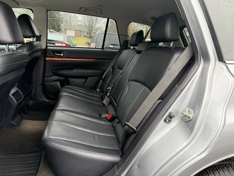 2011 Subaru Outback 3.6R Limited - Photo 11 - Jonestown, PA 17038